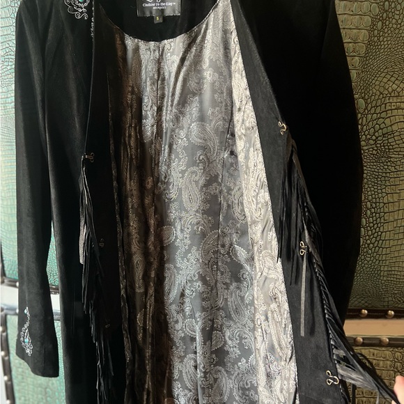 suede coat with topaz embellishments & grey paisley silk lining. - Picture 4 of 6